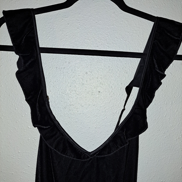 Victoria Secret Velvet V Neck Romper Ruffle Trim Black Relaxed Fit Size Medium - Picture 3 of 8
